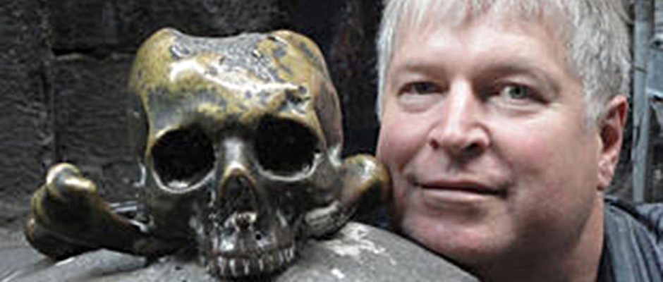Dr. <b>Harald Stadler</b>, Leiter des Institutes für Archäologie der Universität ... - Ausstellung-Aberglaube
