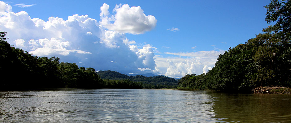 Breite Flüsse, ausgedehnte Regenwälder, hoch aufgetürmte Wolken - das ist der tropische Teil Brasiliens.