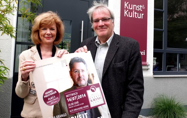 Elisabeth Röttsches und Jochen Schübel präsentieren bekannte Krimiautoren. © Stadt Herne, Horst Martens