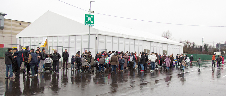 Die Bewohner der Notunterkunft an der Dorstener Straße versammelten sich mit dem Alarm an den Sammelpunkten. Foto: Malteser